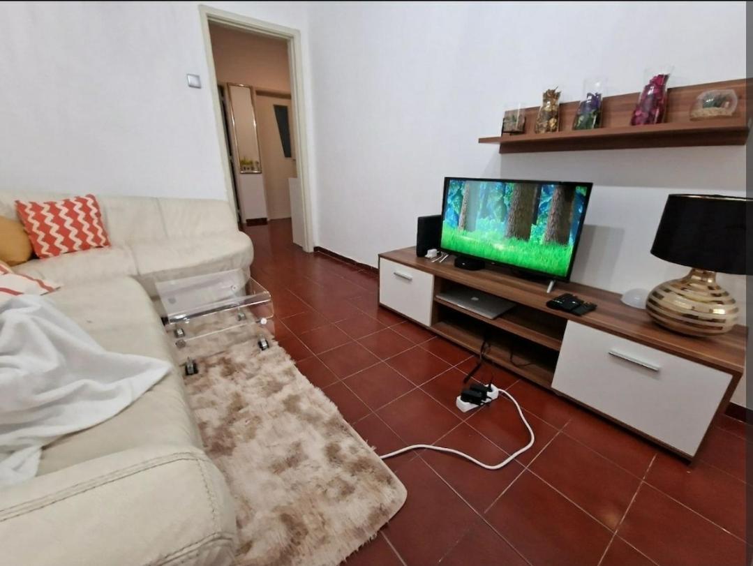 Homestay 3-double In T4 Almada